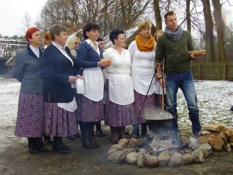 Karol Okrasa w Muzeum Wsi Radomskiej