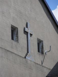 Architektoniczne wyznanie wiary. Krzyże w szczytach radomskich domów